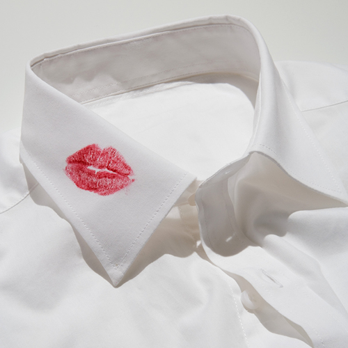 wit hemd met kus afdruk